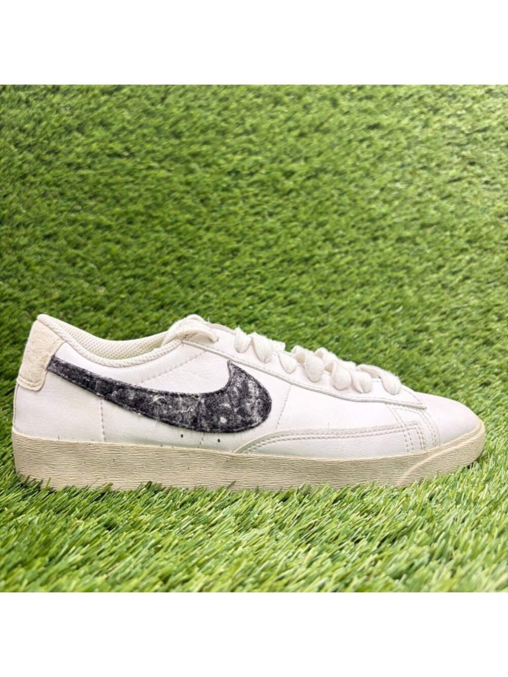 Nike Blazer Low SE Recycled Wool Womens Size 8.5 White Athletic Shoes Sneakers